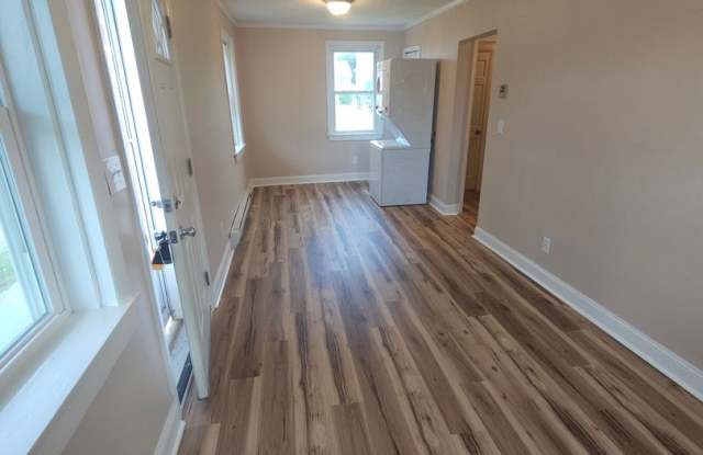Newly Remodeled Cottage near downtown, walk to Kardinal Hall, Sticks & Health Food Store! Gallery 3