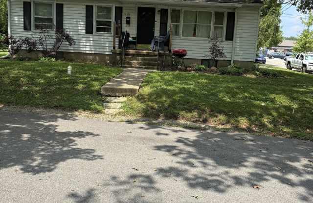 210 W Sycamore Street photos photos