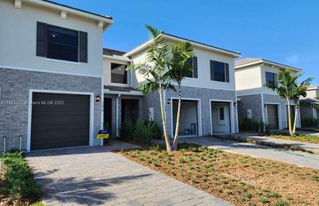 196 SE 5th Ct Gallery 2