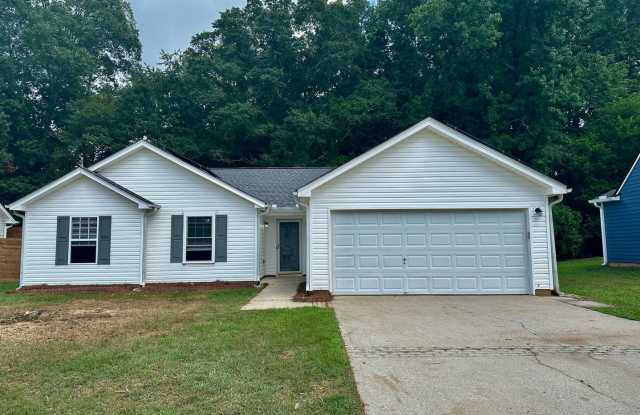 Available now 3 bed/2bath ranch Fenced in Back Yard!! photos photos