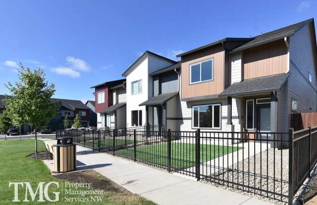 AmazingTownhome with Stunning Finishes! 1900+ Sq Ft, Fenced Yard! - 10809 Northeast 119th Place, Orchards, WA 98682