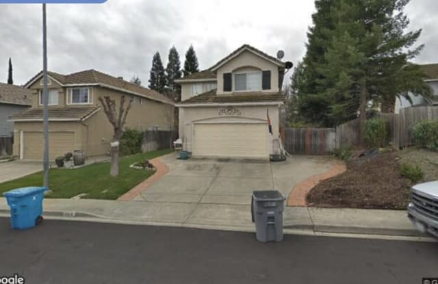 448 Rolling Oak Dr - 448 Rolling Oak Drive, Vacaville, CA 95688