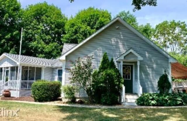 49 Columbus Ave - 49 Columbus Avenue, Niantic, CT 06357
