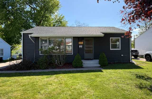 $1,450 | 2 Bedroom 1 Bath Home | Washer & Dryer | Garage photos photos