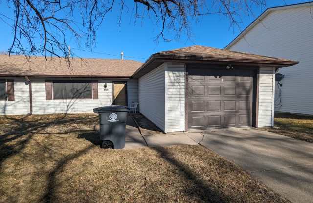 Everything on one level in West End duplex - 3538 12th Avenue, Council Bluffs, IA 51501