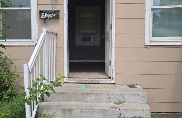 429 1/2 S Garfield Ave Gallery 3