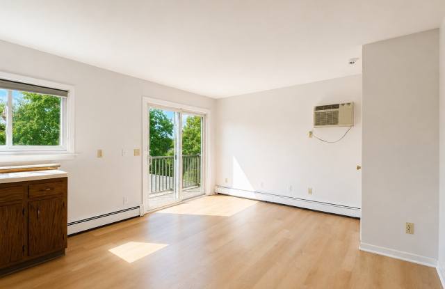 124 Lawn Avenue Gallery 4