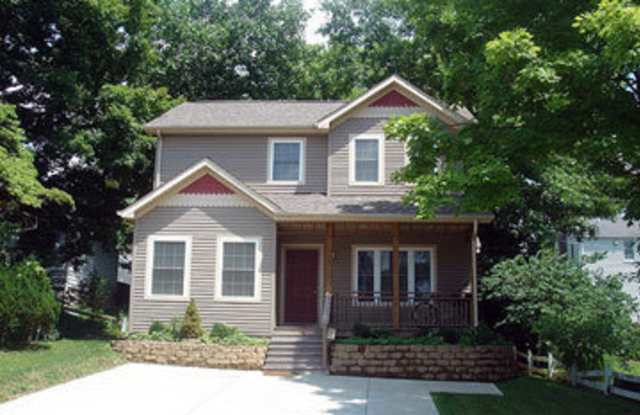 First month's RENT FREE!  3 Bedroom 3 Bath House Next to Campus photos photos