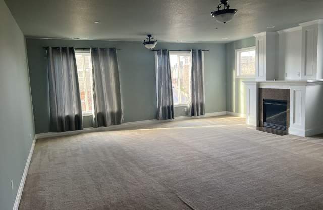 1526 Northeast Market Drive - 1 photos photos