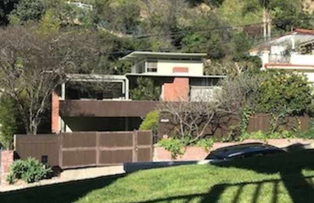 1847 North CURSON Avenue Gallery 2