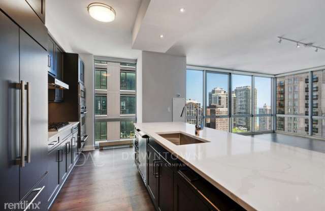 1 W Delaware Pl Gallery 2
