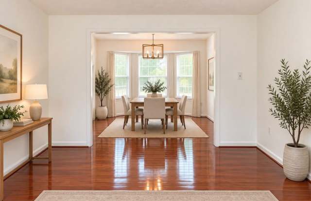7707 WILLOW HILL Drive Gallery 3