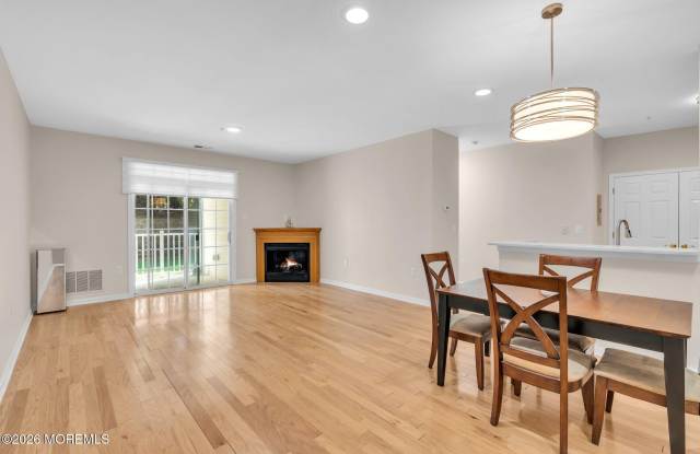 313 Sophee Lane Gallery 4