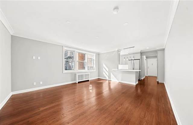 1133 Midland Ave Apt 4D Gallery 1