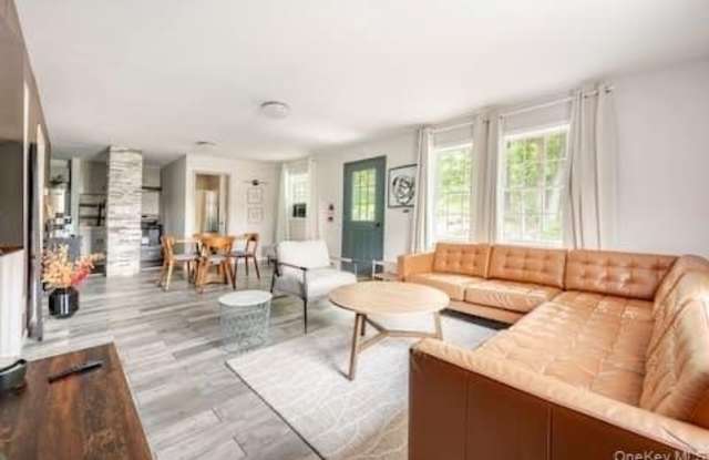 1241 Ridgebury Road Gallery 3