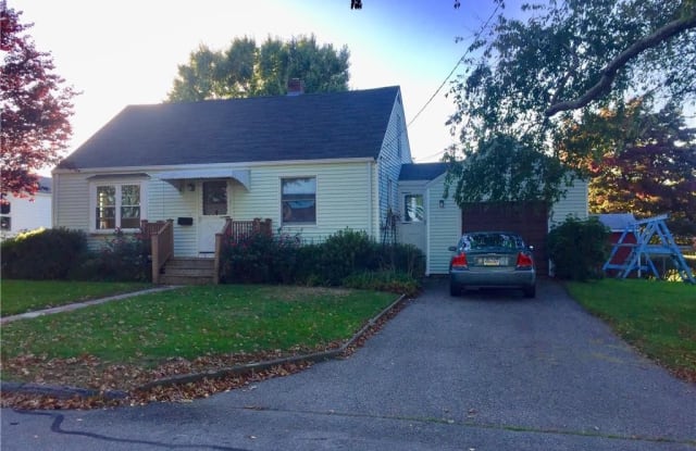 12 Yarnell Avenue - 12 Yarnell Avenue, Newport East, RI 02842