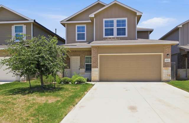 4 Bedroom Home with Primary Suite Downstairs and Community Pool Gallery 1