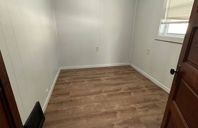1525 Mehrtens Ave. Gallery 2