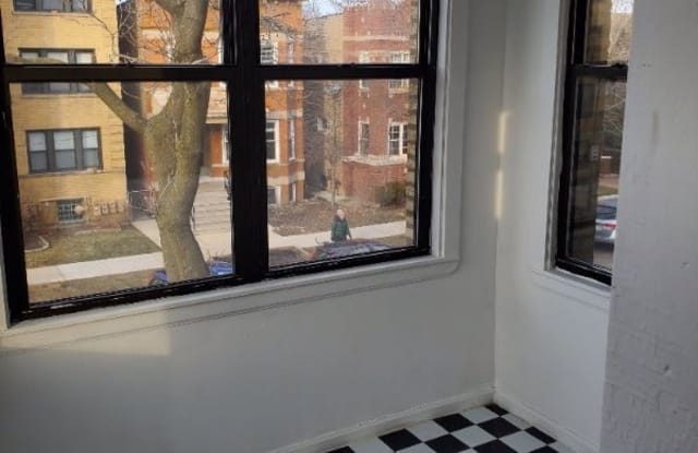 3055 W Eastwood Ave - 3055 West Eastwood Avenue, Chicago, IL 60625