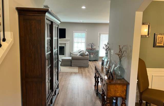 Wow! Stunning 5 bedroom 3 bedroom home in Forsyth! Must See! Gallery 3
