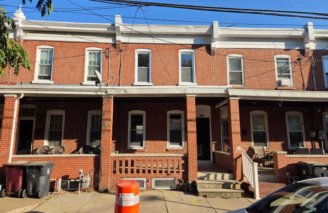 Fully renovated three bedroom townhouse Gallery 1