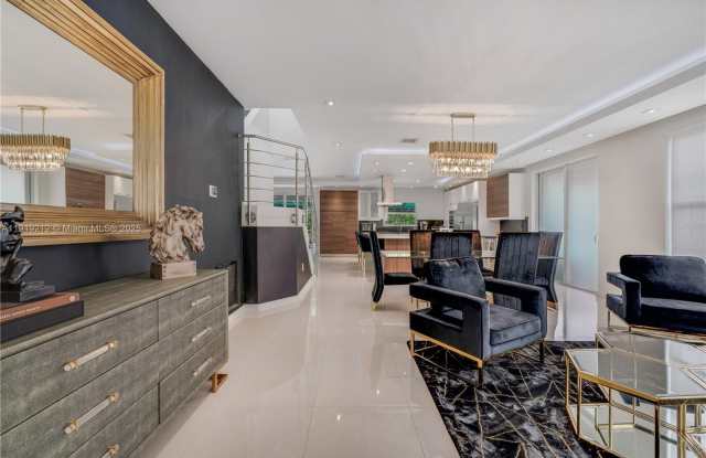 10629 NW 54th St - 10629 Northwest 54th Street, Doral, FL 33178