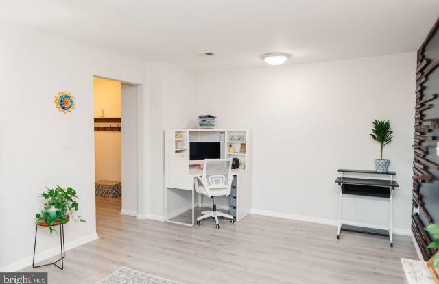 9576 JAYHAWK Terrace Gallery 3