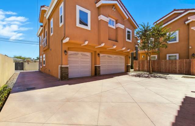 Spacious 3BR/2.5BA Townhome in Hawthorne photos photos