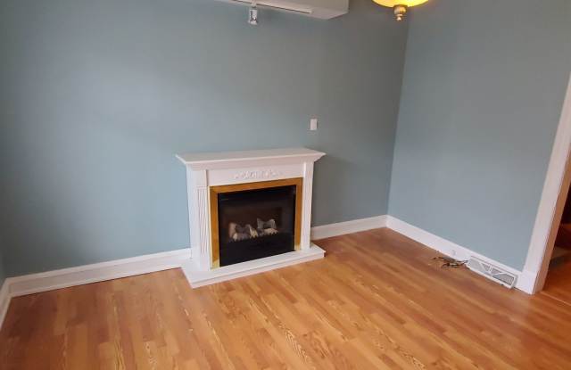 Historic eastside townhome Gallery 3