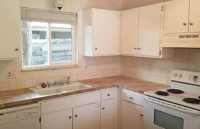 Beautiful 2 Bedroom Town Home! Gallery 3