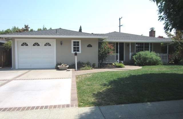Cute Single Family Home in Great Location, Nice Yards, Fireplace, Bonus Room, Great Schools! photos photos