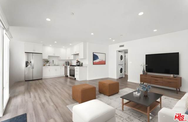 Upper Nomadic Santa Monica Gallery 2