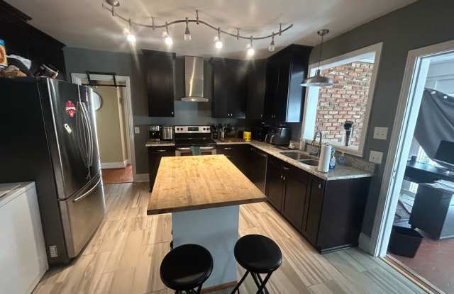 PRE-LEASING FOR THE 2027–2028 SCHOOL YEAR! 3 Bedrooms | 2 Bathrooms Available Early July 2027! Gallery 4
