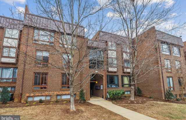 122 ROBERTS LN #300 - 122 Roberts Lane, Alexandria, VA 22314