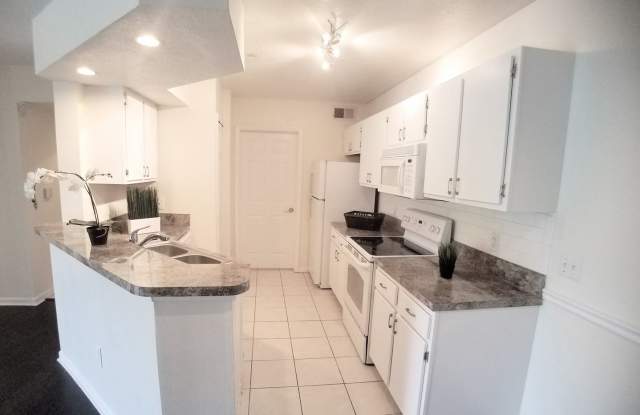 Beautiful 1/1 Wood Floors Condo at The Crest for Rent close to UCF. photos photos