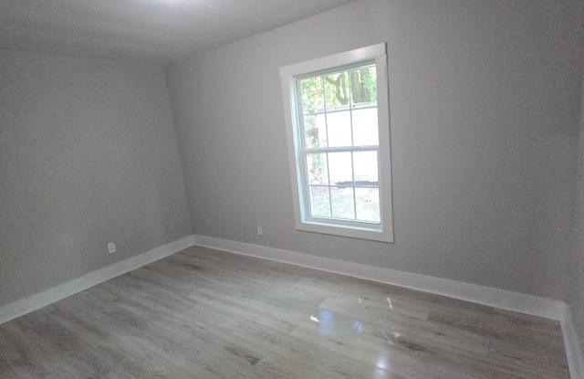 312 Carr Avenue Gallery 3