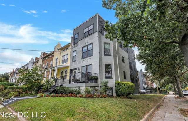 456 Randolph St NW Unit 1 Gallery 2