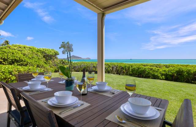 Spectacular Newly Updated Beachfront 3 Bedroom + Bonus Room, 3 Bathroom Home with Spa Gallery 1