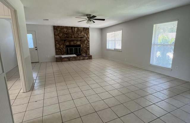 2819 Lawnwood Drive Gallery 4