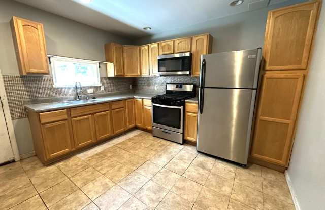 Stunning 2-Bedroom Townhome in South Philadelphia! Available NOW! photos photos