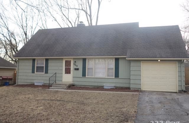 13604 Applewood Drive - 13604 Applewood Drive, Grandview, MO 64030