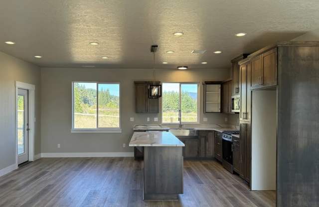 Gorgeous Newer Home Gallery 4