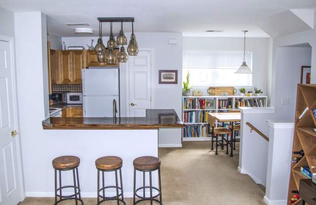 Sunny Olde Kensington 3bd/2bth Home for Sept. 2026 photos photos