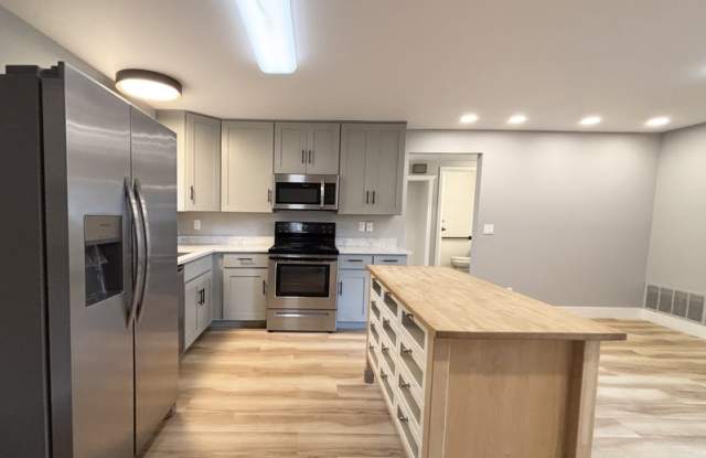1583 East Stratford Avenue - 2 Gallery 4