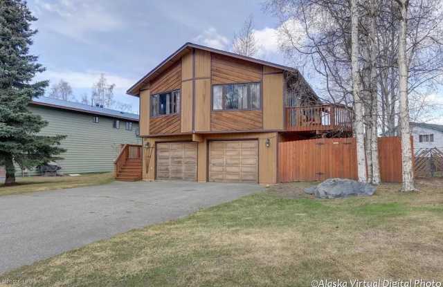 Spacious split level 1,729sqft East Anchorage home with 2-car garage photos photos