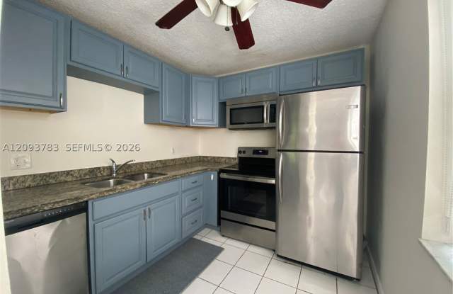 9430 Live Oak Pl Gallery 1