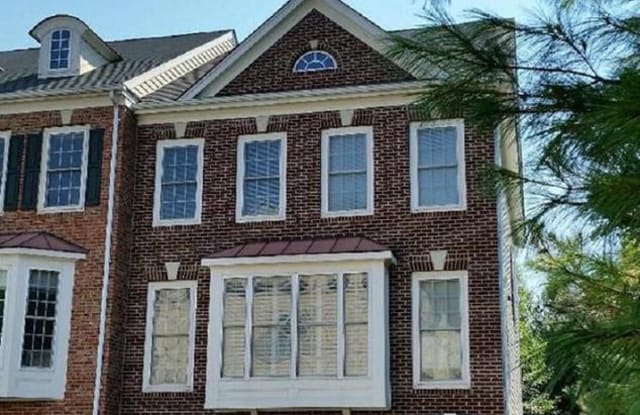 4585 TRUMPET VINE DR - 4585 Trumpet Vine Dr, Fair Oaks, VA 22030