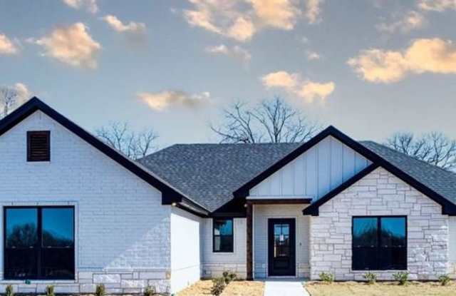HORSE PROPERTY 4/2/2 + 4 acres in Peaster ISD- Horses welcome! photos photos