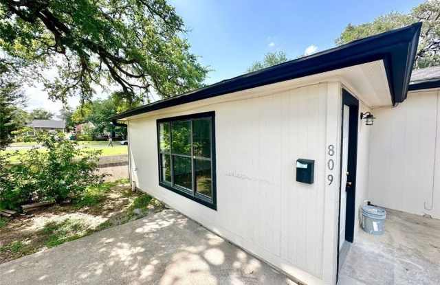 809 W Avenue D photos photos