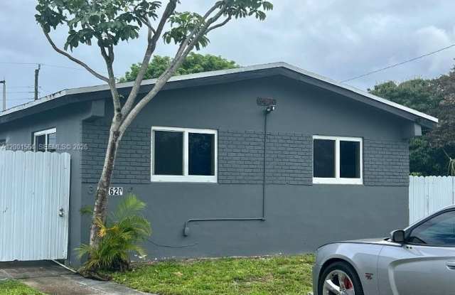 2620 NW 18th Ter photos photos